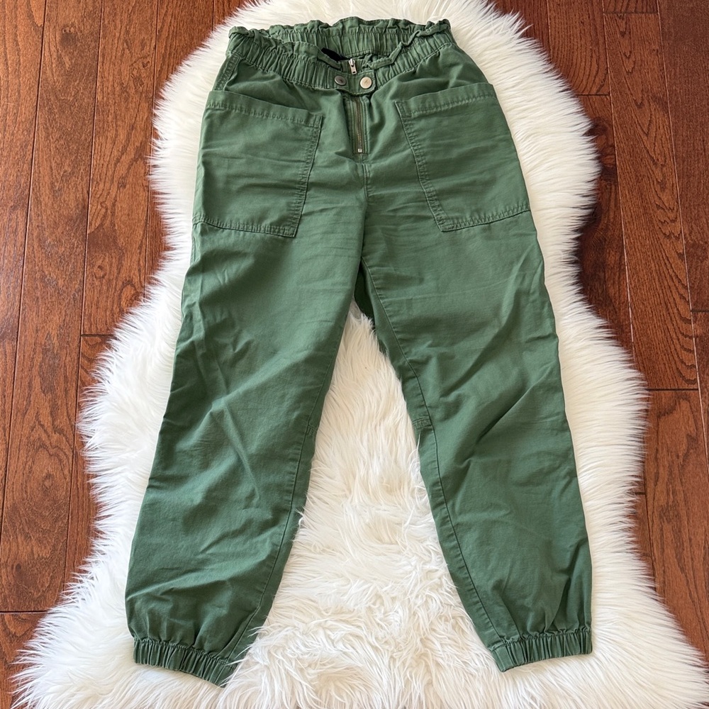 Women’s high waisted Olive Green Utility Jogger Pants size 4